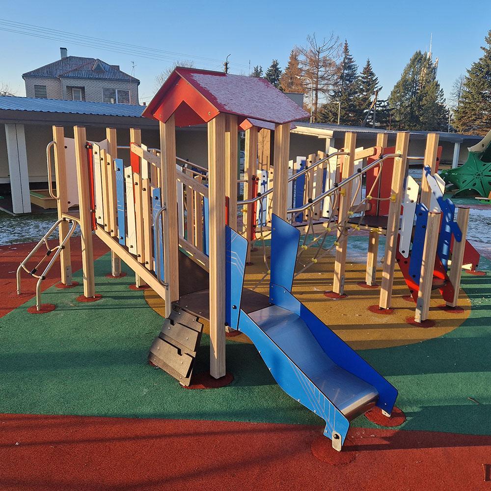 Žaidimų aikštelės įrengimas privačiame darželyje