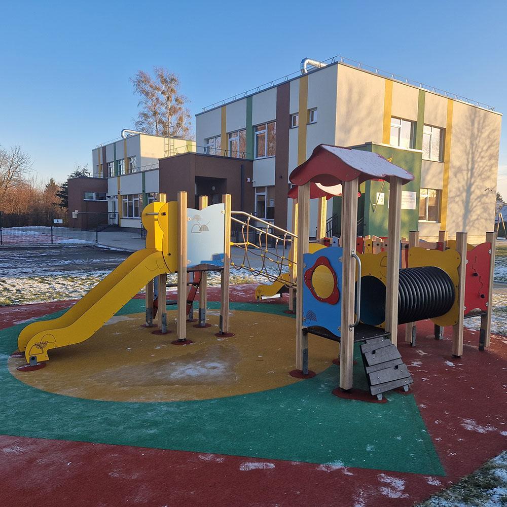 Žaidimų aikštelės įrengimas darželyje