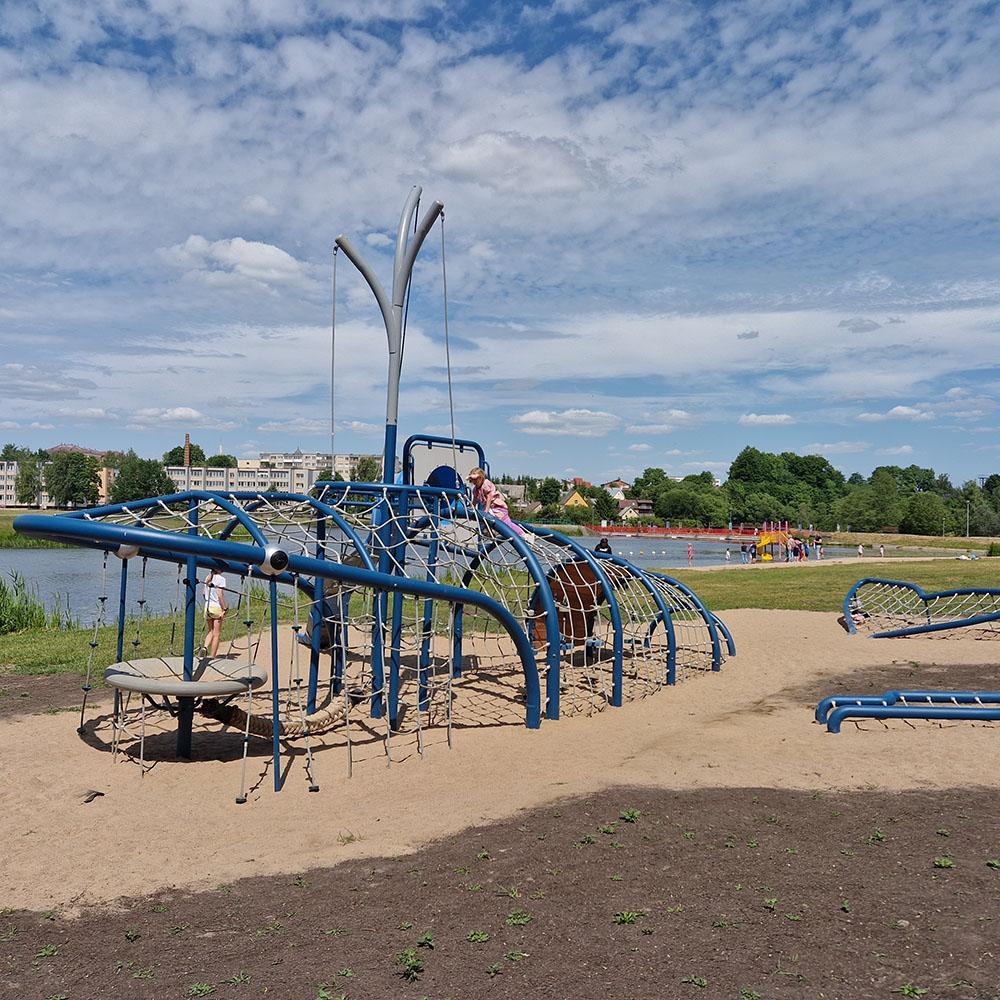 Žaidimų aikštelės įrengimas prie ežero